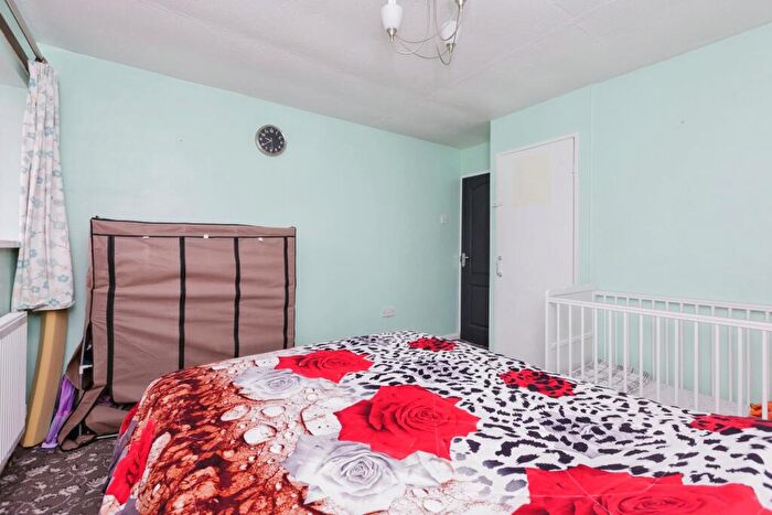3 Bedroom Terraced House For Sale In Roborough Green, Leicester, Leicestershire, LE5