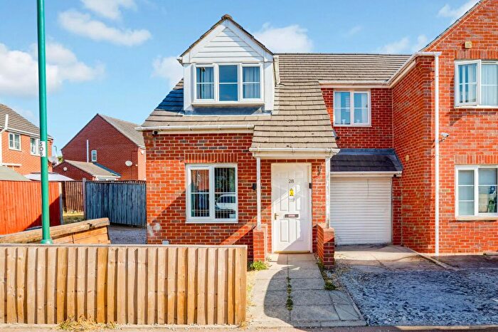 3 Bedroom Semi-Detached House For Sale In Oakford Close, Nottingham, NG8