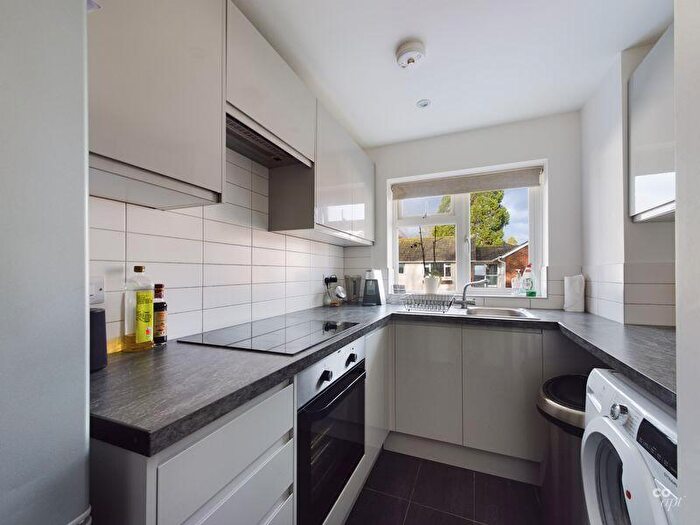 3 Bedroom Detached House To Rent In Cliveden Close, Brighton, BN1