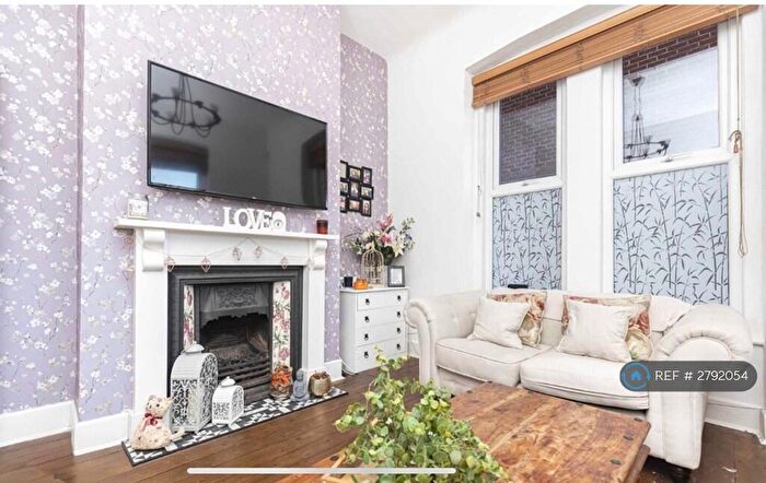 2 Bedroom Flat To Rent In Norwich Mansions, Bournemouth, BH2