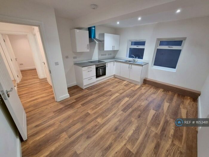 2 Bedroom Flat To Rent In Alexandra House, London, N4