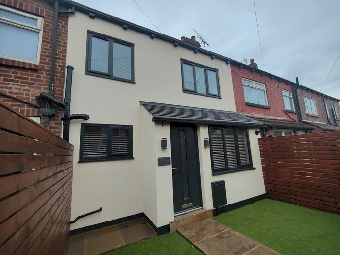 2 Bedroom Terraced House To Rent In Longroyd Avenue, Leeds, West Yorkshire, LS11