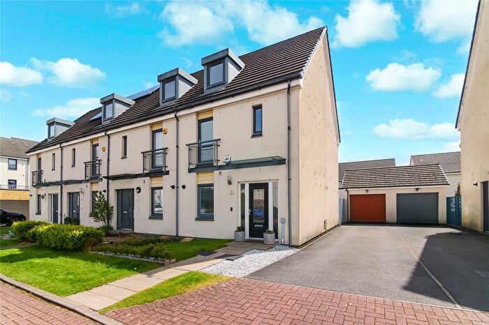 3 Bedroom End Of Terrace House For Sale In Crofton Drive, Renfrew, Renfrewshire, PA4