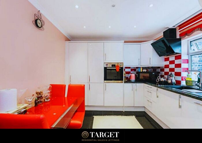 6 Bedroom House To Rent In South Grove, London, N15