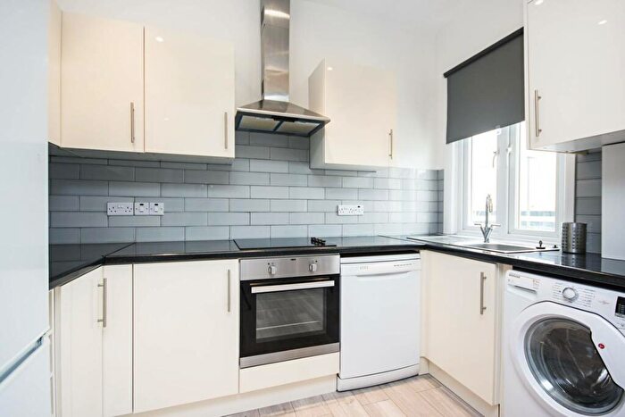3 Bedroom Flat To Rent In West Hendon Broadway, Hendon, London, NW9