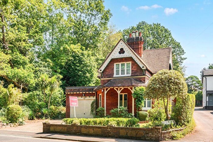 3 Bedroom Detached House For Sale In Brooklands Road, Weybridge, KT13