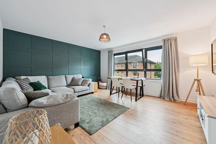 2 Bedroom Flat For Sale In Clarkston Road, Flat /, Muirend, Glasgow, G44