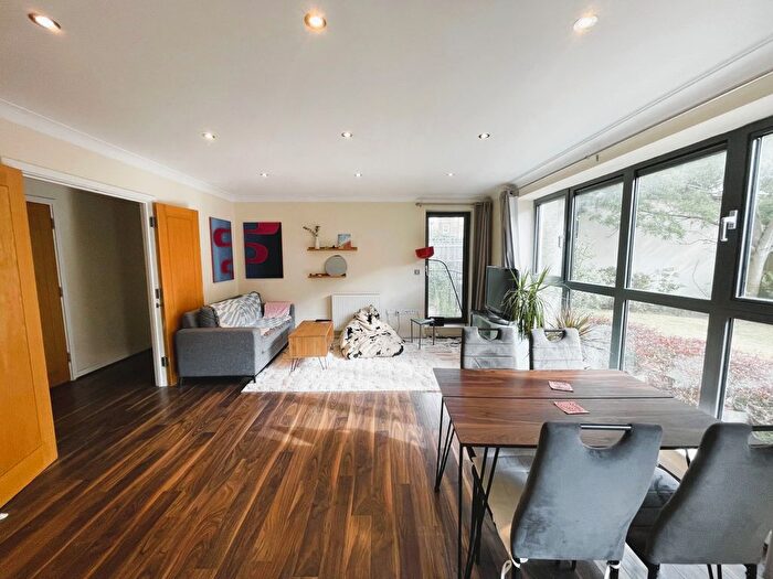 2 Bedroom Flat To Rent In Canal Boulevard, London, NW1