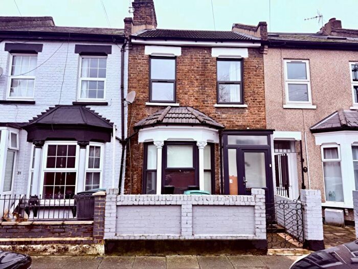 4 Bedroom House To Rent In Dawlish Road, Tottenham, N17