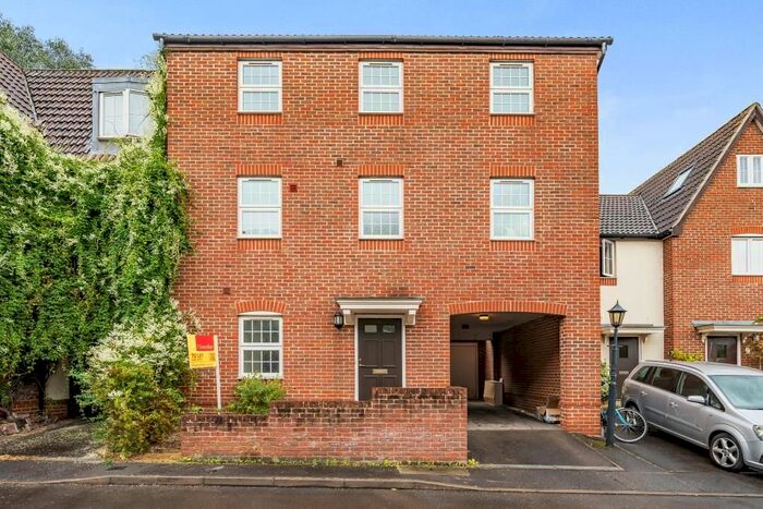 4 Bedroom Town House To Rent In Doris Field Close, Headington, OX3