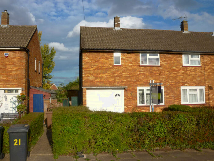 3 Bedroom Semi-Detached House To Rent In Catherall Road, LU3