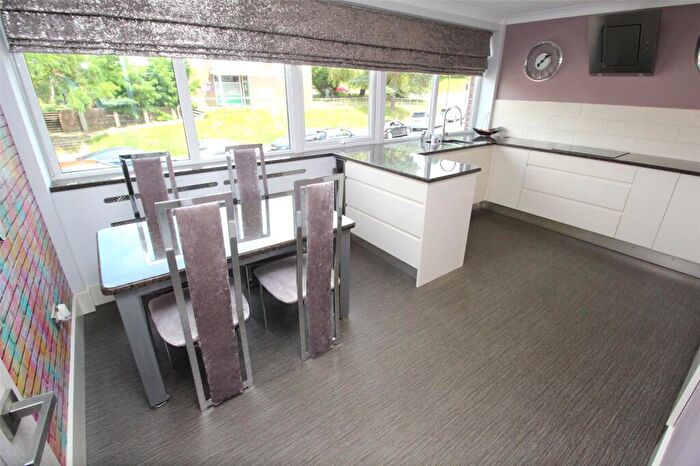 3 Bedroom Terraced House To Rent In Brookhill Road, Barnet, Hertfordshire, EN4