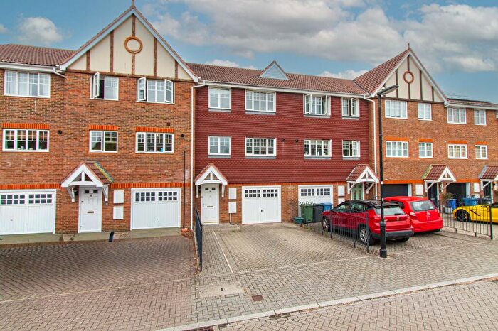 4 Bedroom Terraced House For Sale In Ramsdell Road, Fleet, GU51