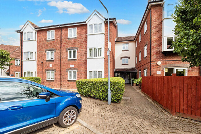 1 Bedroom Apartment For Sale In Cunningham Close, Romford, RM6