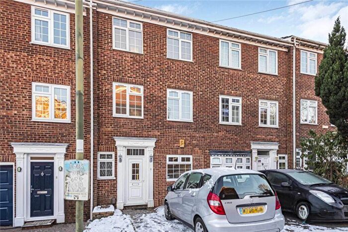4 Bedroom Detached House To Rent In Oakview Gardens, Finchley, N2
