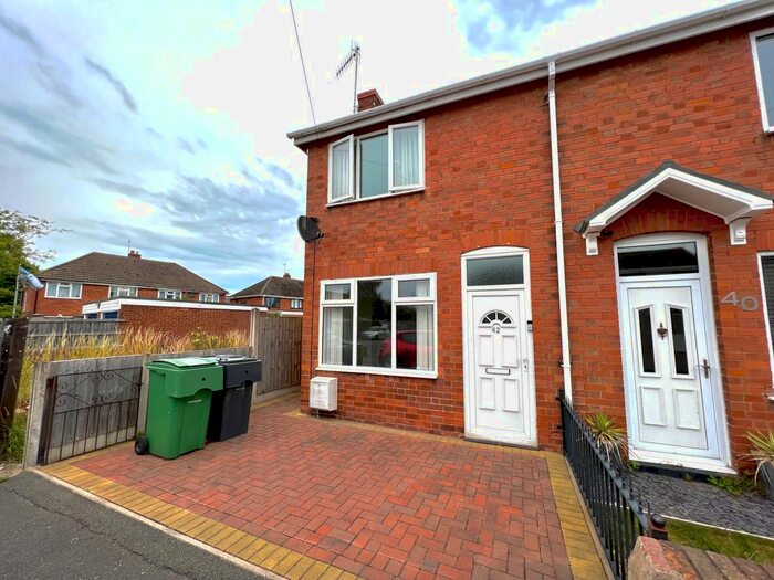 3 Bedroom Semi-Detached House To Rent In New Road, Bromsgrove, Worcestershire, B61