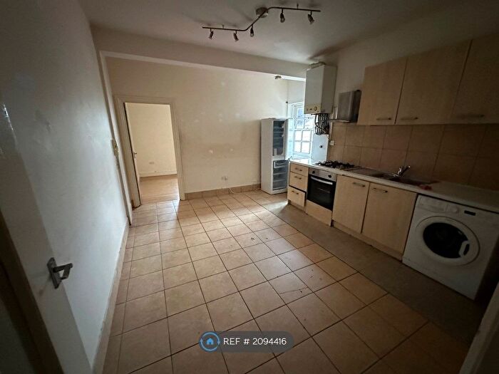 2 Bedroom Flat To Rent In Dagenham, Dagenham, RM10