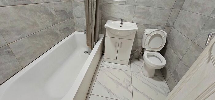 3 Bedroom Terraced House To Rent In Grange Street, Salford, M6