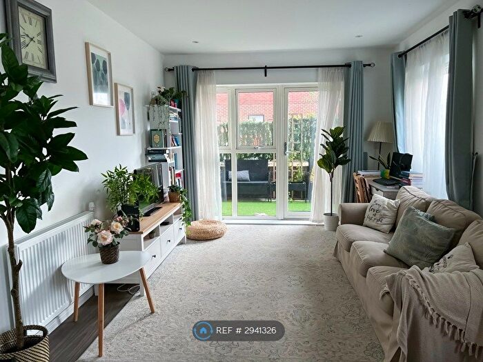 2 Bedroom Flat To Rent In Oxhey Drive, Watford, WD19