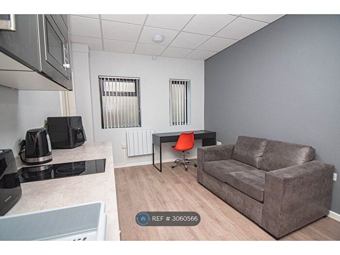 1 Bedroom Flat To Rent In Stile Common Road, Huddersfield, HD4