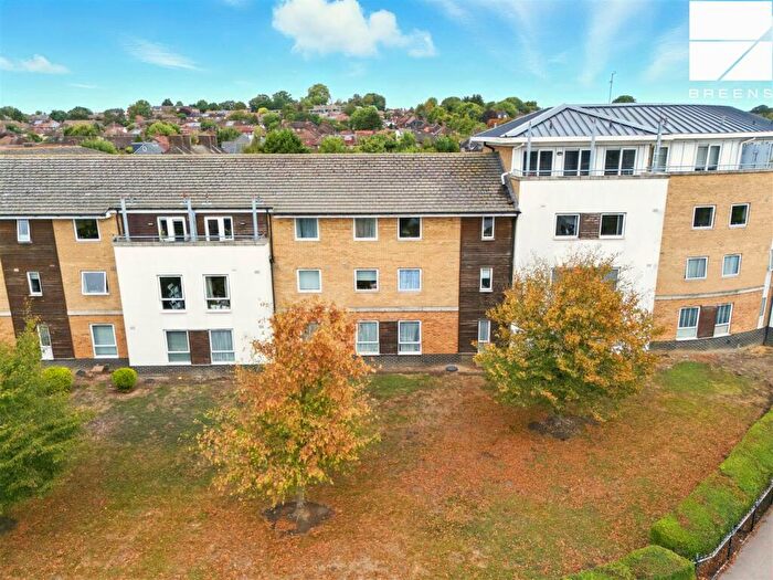 1 Bedroom Flat For Sale In Ashton Court, Connington Crescent, Chingford, E4