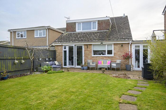 4 Bedroom Link Detached House For Sale In Deansfield, Cricklade, Swindon, Wiltshire, SN6