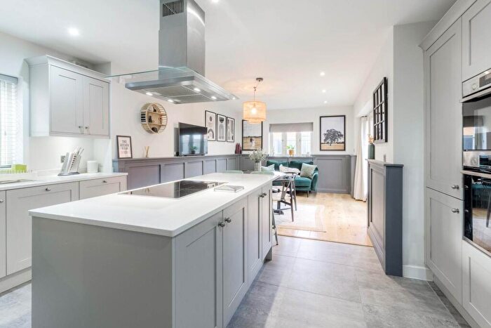 4 Bedroom Detached House For Sale In River View, Old Stratford, MK19