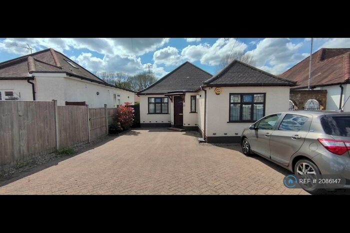 3 Bedroom Bungalow To Rent In Downs Avenue, Pinner, HA5
