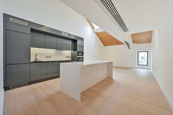 3 Bedroom Flat To Rent In Bubbling Well Square, Wandsworth, London, SW18