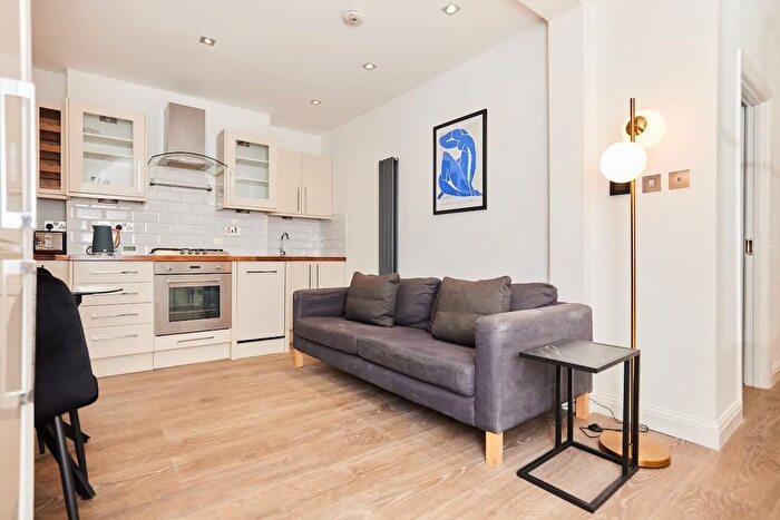 2 Bedroom Flat To Rent In Southwark Park Road, Bermondsey, SE16
