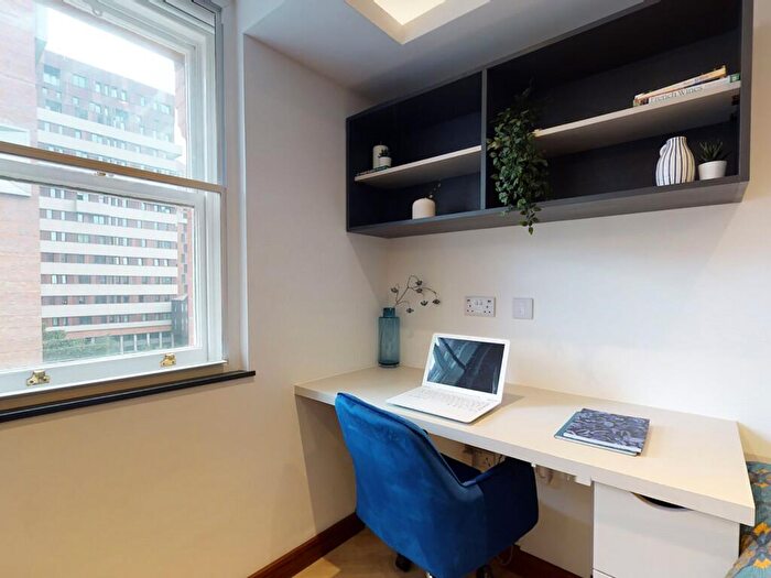 Apartment To Rent In Apt, Live Oasis Piccadilly #, M1