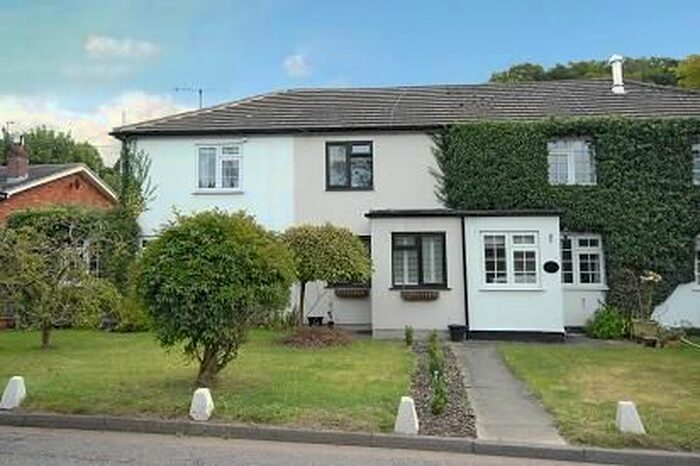 2 Bedroom Cottage To Rent In Vale Road, Chesham, HP5