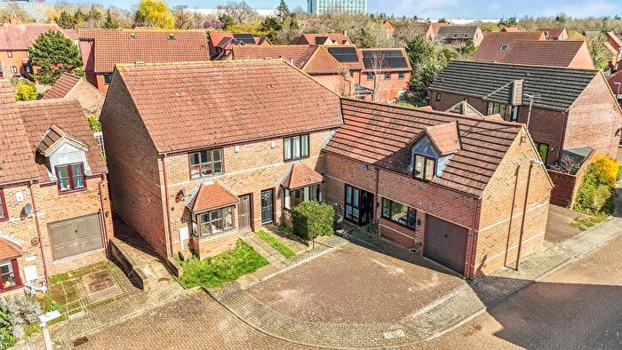 3 Bedroom Terraced House For Sale In Catesby Croft, Loughton, Milton Keynes, MK5