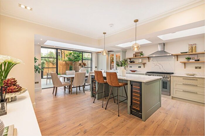 5 Bedroom Terraced House For Sale In Gosberton Road, London, SW12