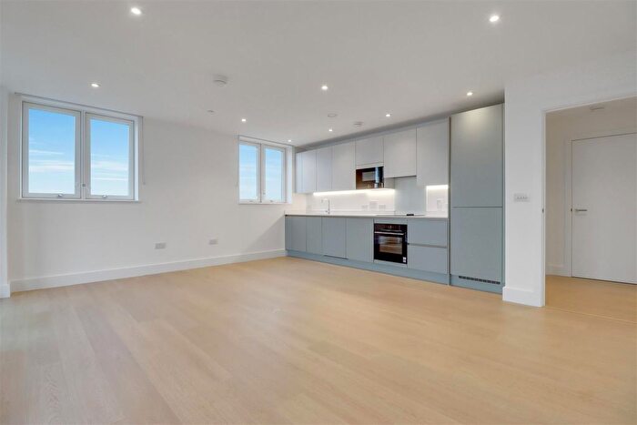 2 Bedroom Flat To Rent In Herne Hill Road, London, SE24