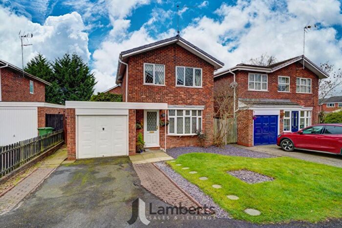 3 Bedroom Detached House For Sale In Flaxley Close, Winyates Green, B98