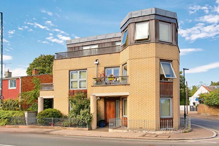 1 Bedroom Flat To Rent In Hampton Road, Hampton, TW12