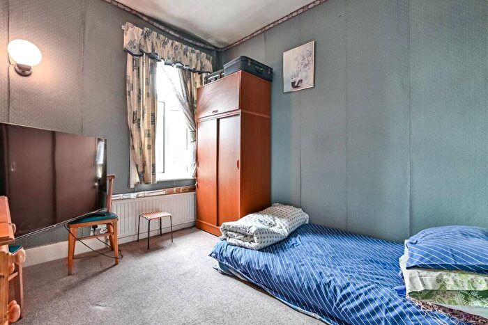3 Bedroom Terraced House For Sale In Boundary Road, Walthamstow, London, E17