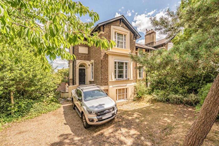 2 Bedroom Flat To Rent In The Waldrons, Croydon, CR0