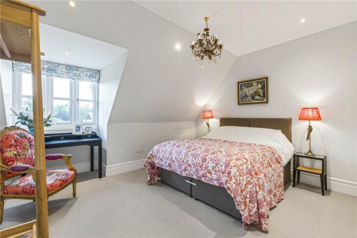 6 Bedroom Detached House For Sale In Pottersheath Road, Welwyn, Hertfordshire, AL6