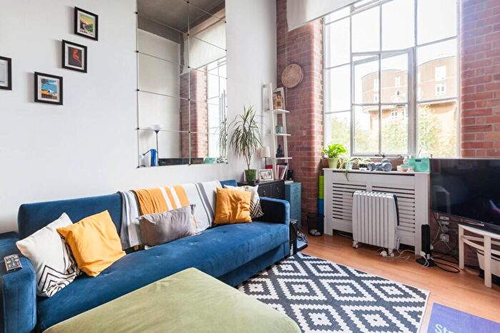 1 Bedroom Flat To Rent In Fairfield Road, , Bow, London, E3