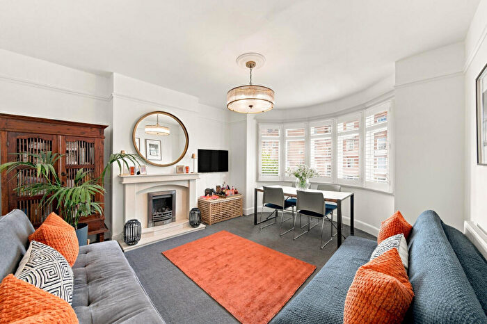 3 Bedroom Apartment For Sale In Sheen Lane, East Sheen, London, SW14