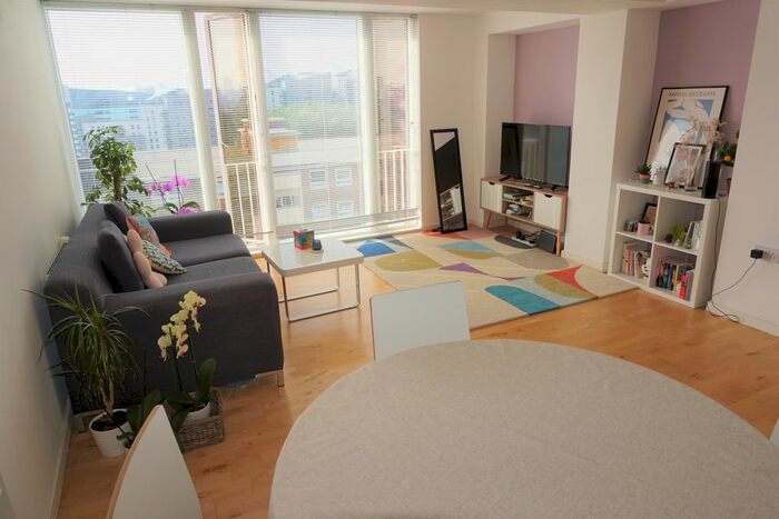 2 Bedroom Flat To Rent In Saxton, Leeds, LS9