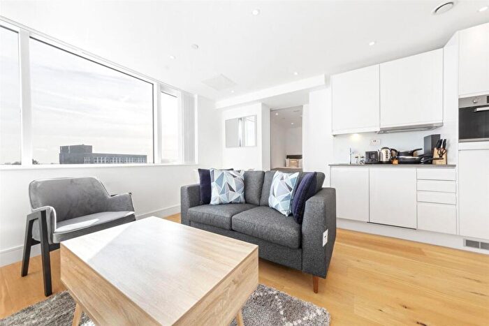 Flat To Rent In High Street, Slough, SL1