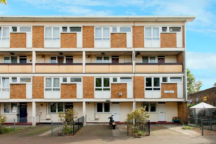 3 Bedroom Maisonette To Rent In Fern Street, London, E3