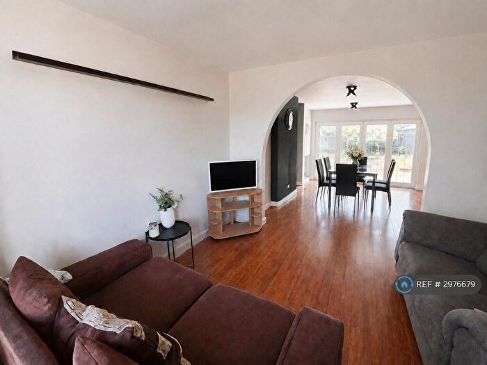 4 Bedroom Semi Detached House To Rent In Bessemer Road East, Swindon, SN2