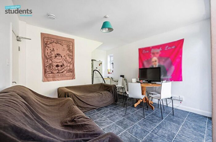 1 Bedroom Detached House To Rent In Bevendean Crescent, Brighton, East Sussex, BN2
