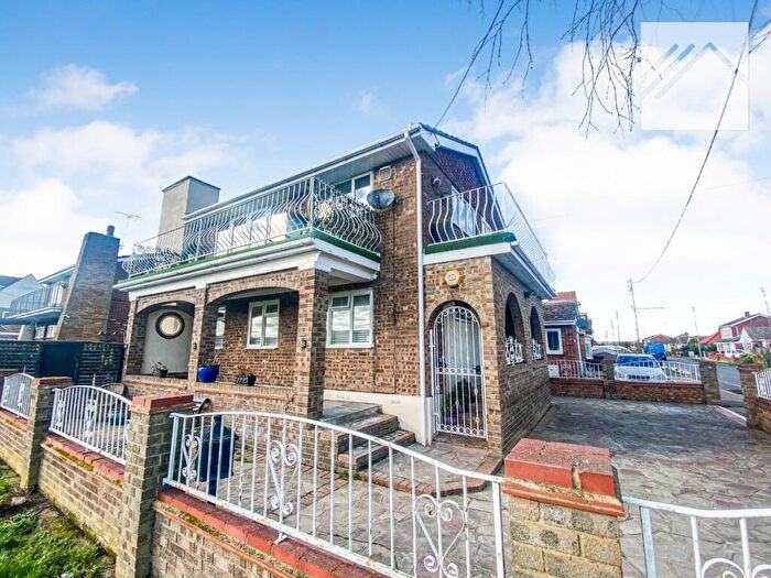 4 Bedroom Detached House For Sale In Shell Beach Road, Canvey Island, SS8