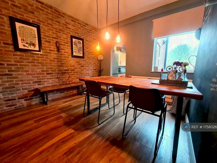 3 Bedroom Semi-Detached House To Rent In Victoria Avenue, Chesterfield, S43