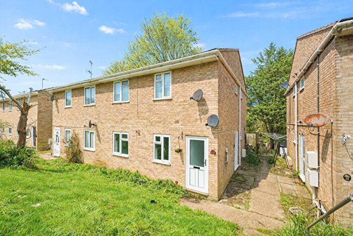 2 Bedroom Flat For Sale In Brackendale, Hastings, TN35